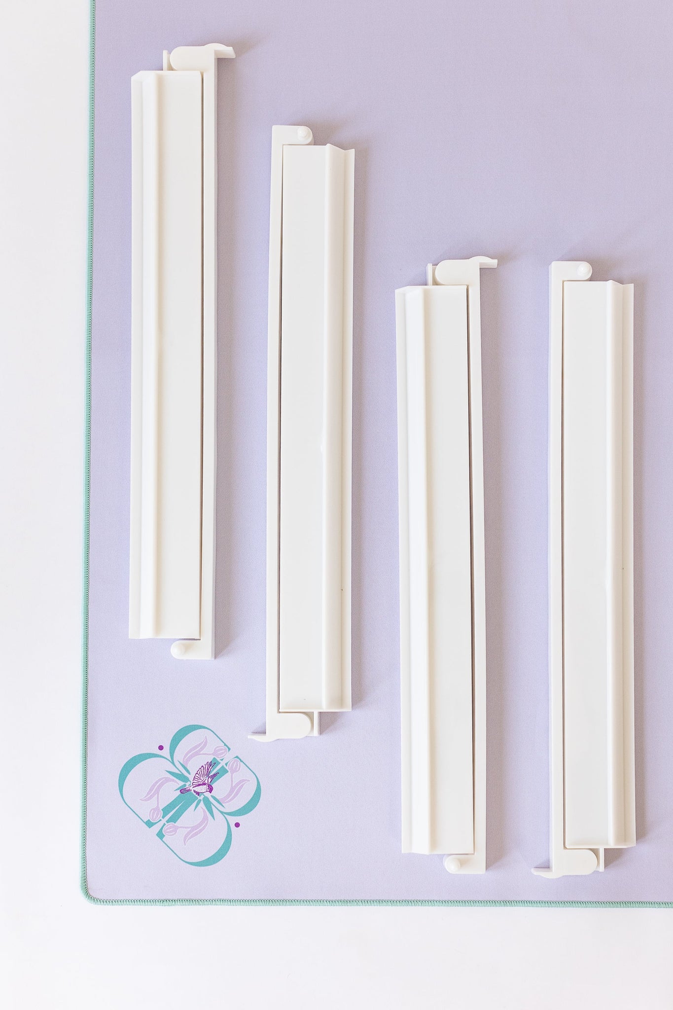 White Acrylic Mahjong Rack & Pusher Set